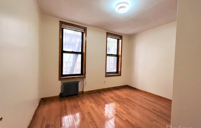 3 beds, 1 bath, $4,000, Unit 4-B