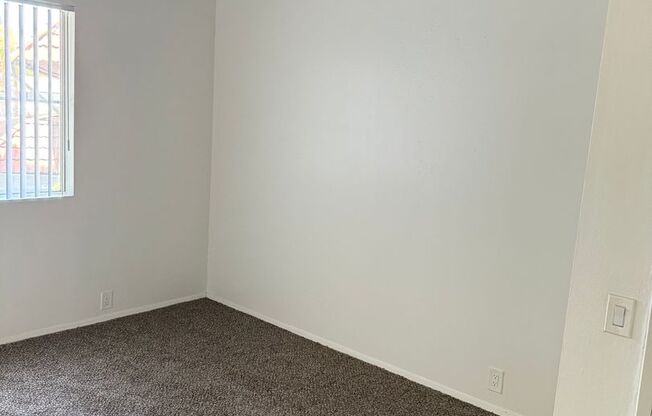 4171 California Ave. #16 -Studio
