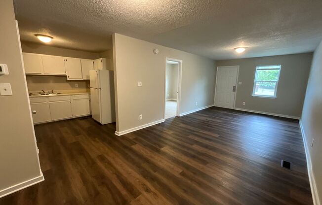 3 beds, 1 bath, 1,008 sqft, $895, Unit Unit C