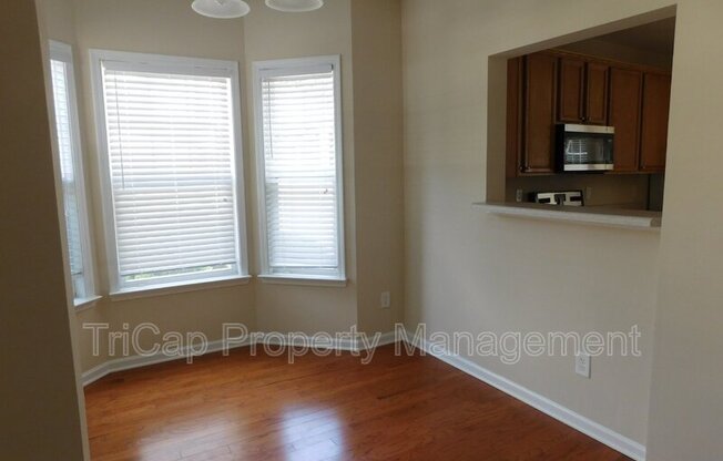 524 ELM AVE
