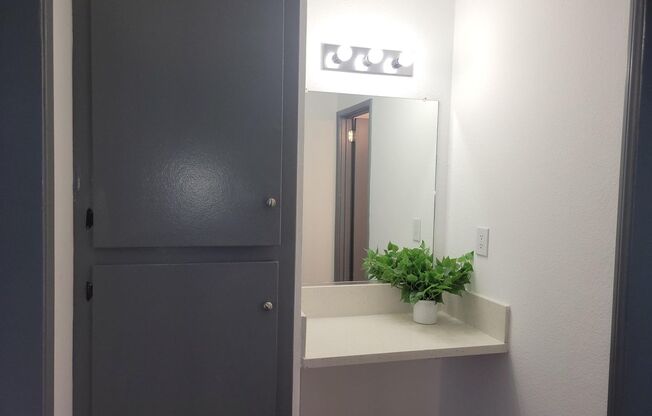 1 bed, 1 bath, 735 sqft, $2,560, Unit 38