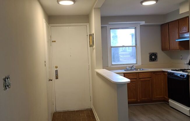 2 beds, 1 bath, $1,250, Unit 2634-A