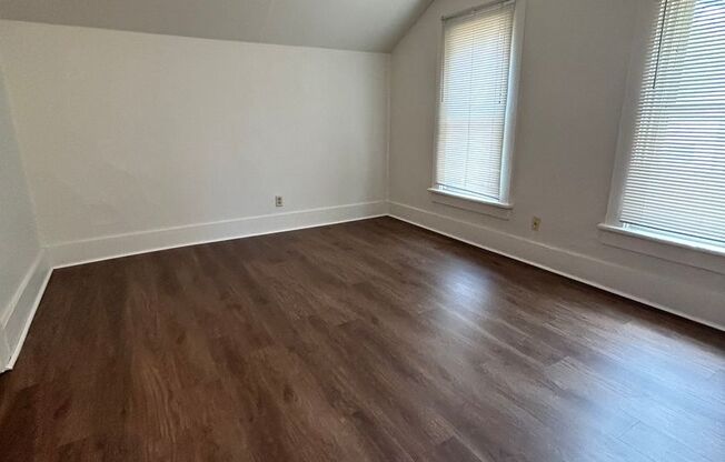 2 beds, 1 bath, $995, Unit 803