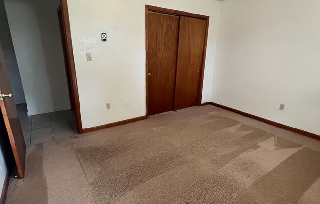 2 beds, 1 bath, 903 sqft, $1,290, Unit J-12