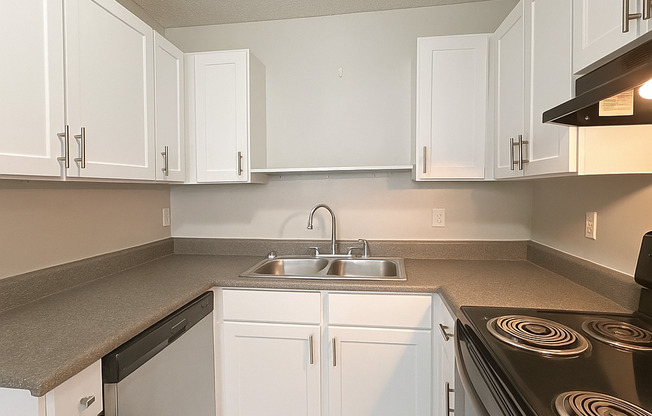 3 beds, 1 bath, 820 sqft, $1,398, Unit 1325w