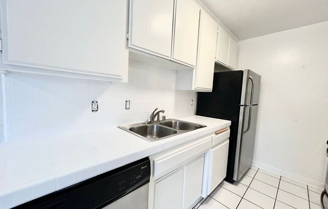 2 beds, 2 baths, $2,795, Unit 207