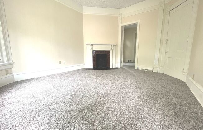 1 bed, 1 bath, $995, Unit 1W