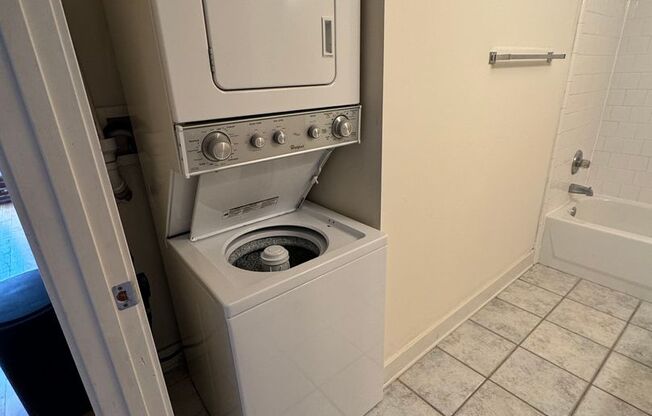 1 bed, 1 bath, 511 sqft, $1,300, Unit APT 406
