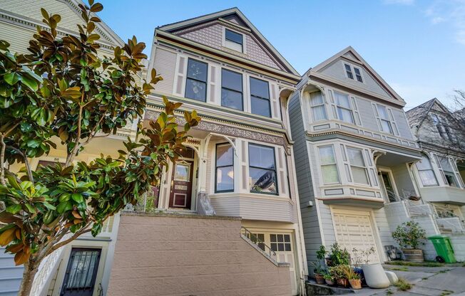Cole Valley/Ashbury Heights: Remodeled Flat with Luxury Finishes, W/D In-Unit, Shared Yard, Parking & Storage