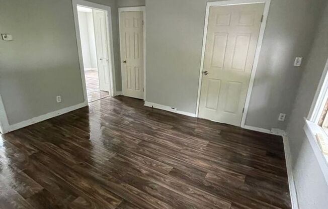 3305 Laura's Apartments