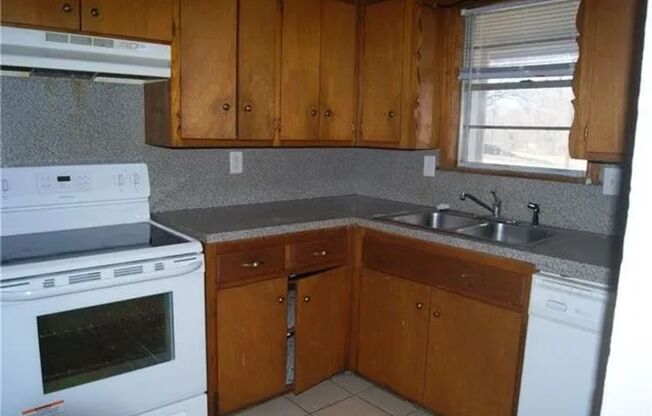 3 Bedroom 1 bath Duplex!