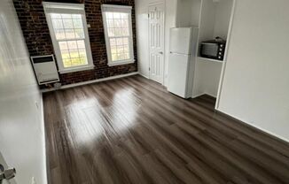 Studio, 1 bath, 275 sqft, $1,100, Unit 317