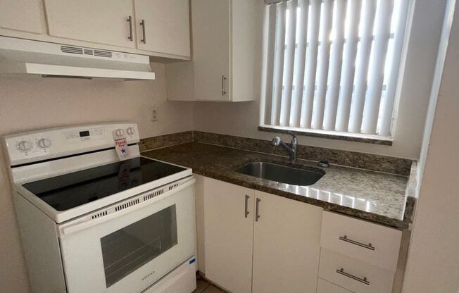 2b1b Apartment -Now Available- Located in San Souci/ North Miami *Great Location*