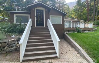 2 beds, 1 bath, $1,695