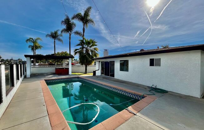 Beautiful 3B 2BA Home w/ Pool, Spa, and AC!