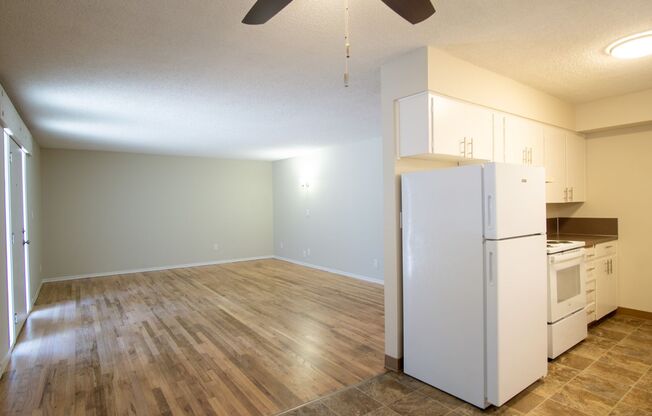 2 beds, 1 bath, $1,355, Unit B09