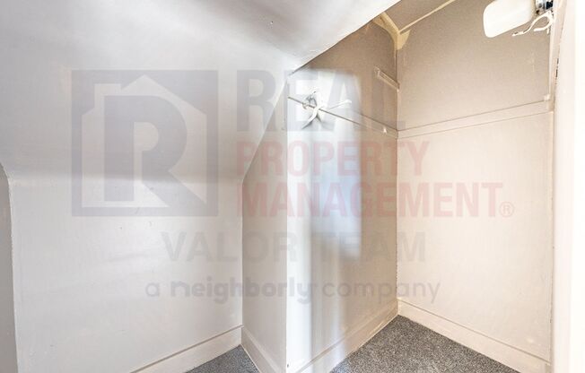 121 Logan St