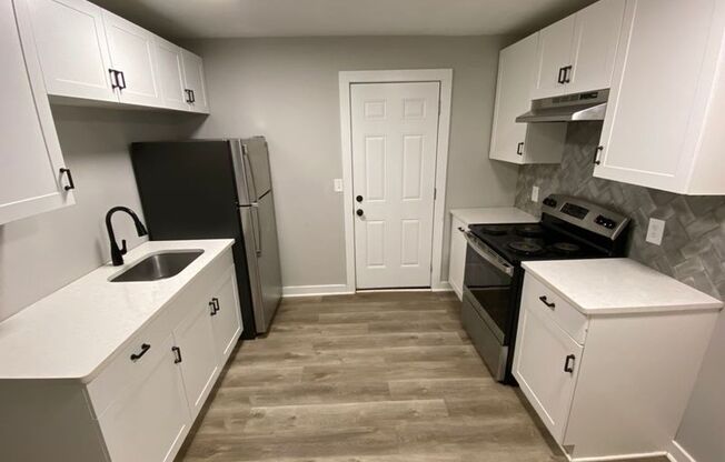 2 beds, 1 bath, 700 sqft, $1,495