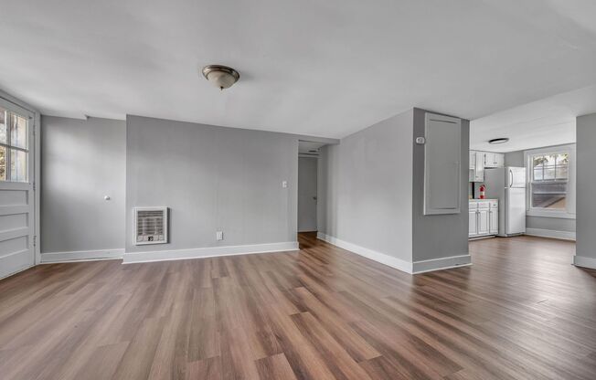 2 beds, 1 bath, $1,600, Unit #B