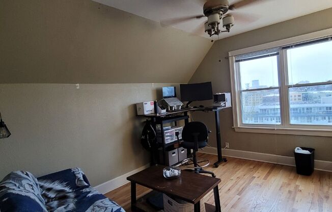 Nice 2 Bdrm 1 Bath w/ Exceptional view of downtown