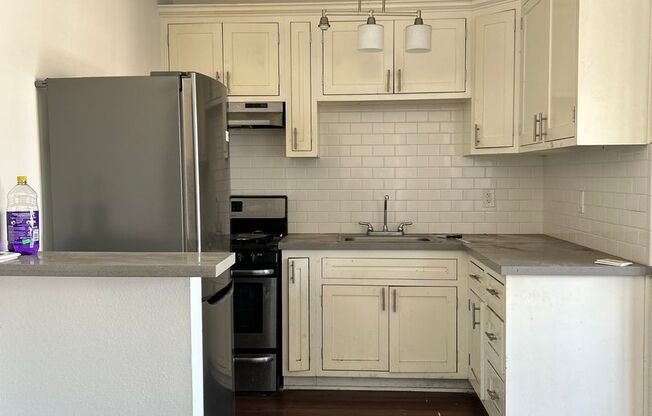 1 bed, 1 bath, $1,600, Unit 410