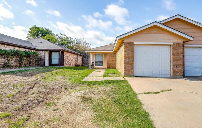 Recently Remodeled 2 Bed- 2 Bath One Side of Duplex in SW Fort Worth- 76133