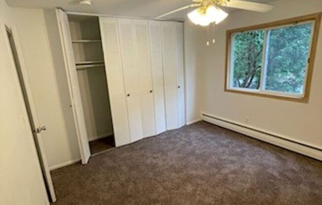 2 beds, 1 bath, 800 sqft, $1,495, Unit 111/B12