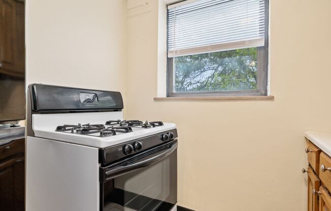 1 bed, 1 bath, 851 sqft, $1,000, Unit 306