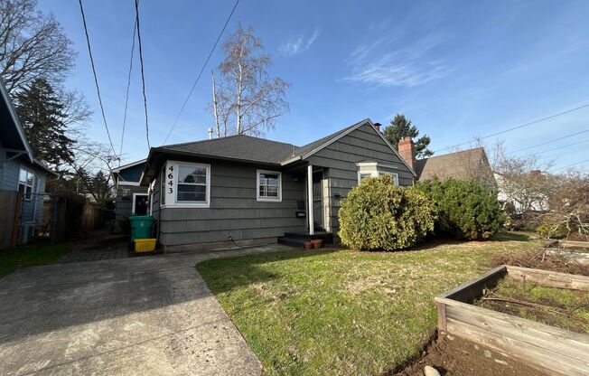 Charming 2BD, 1BA NE Portland Home with Shared Backyard, Energy-Efficient Laundry, and Prime Location!