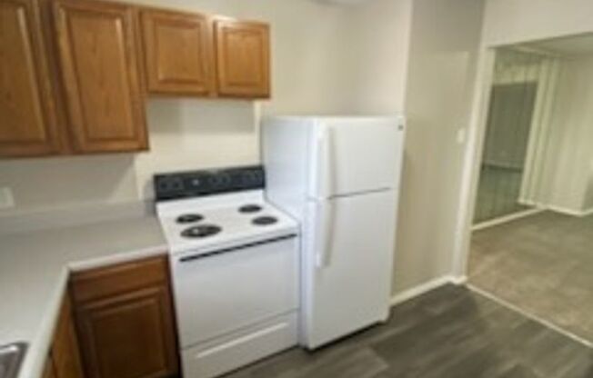 2 beds, 1 bath, 1,105 sqft, $875, Unit 2703-304