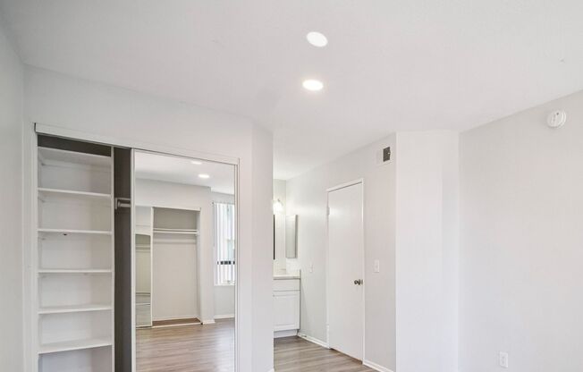 2 beds, 2 baths, 895 sqft, $2,048, Unit 102