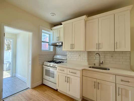 9039 76 ST