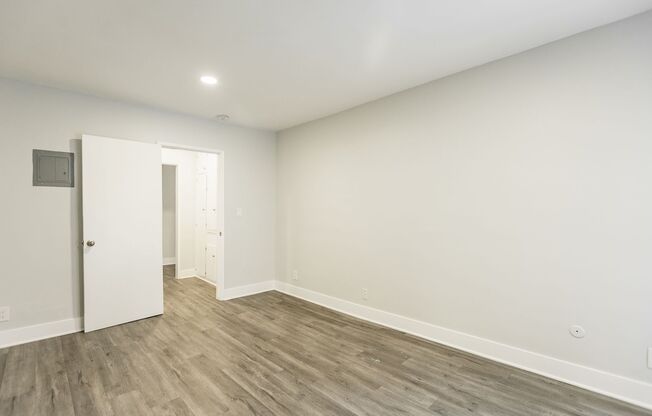 2 beds, 1 bath, 895 sqft, $1,998, Unit 106