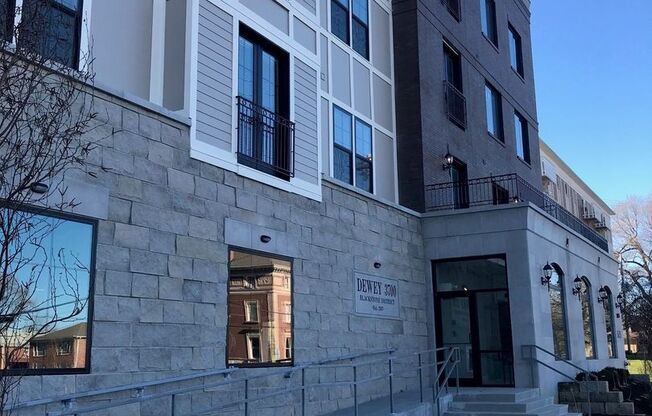 Dewey 3700 Apartments