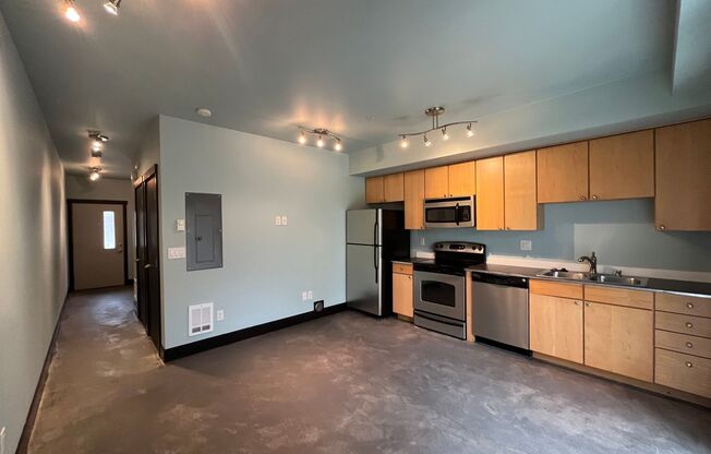 Studio, 1 bath, $1,275, Unit 960 Lincoln - 107