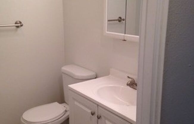 2 beds, 1 bath, 785 sqft, $1,200, Unit D201