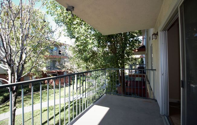 1 bed, 1 bath, $2,000, Unit C24
