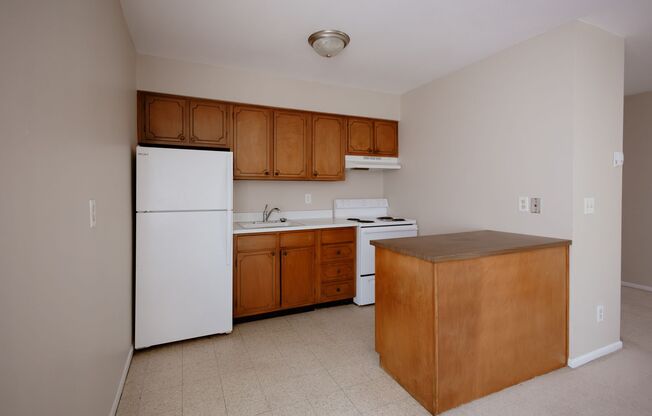 Studio, 1 bath, 422 sqft, $875, Unit 302