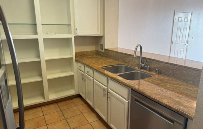 Charming Condo offer convinience and seclusion