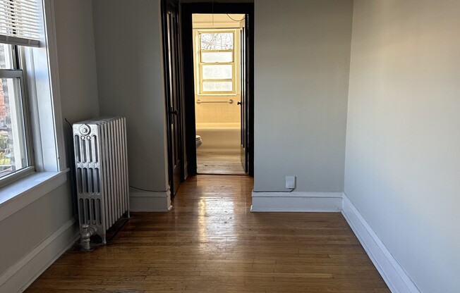 51175 W MONTROSE AVE