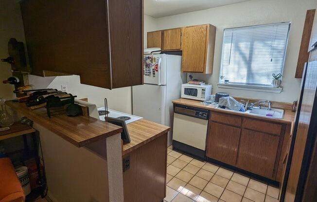 2 beds, 1 bath, $2,000