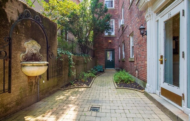 2 beds, 1 bath, 758 sqft, $3,200, Unit 43