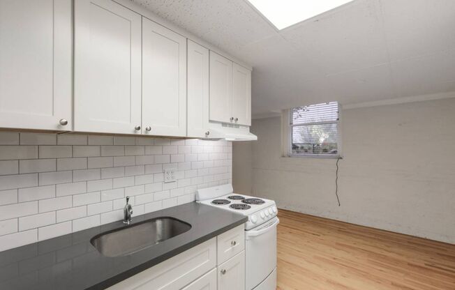 Studio, 1 bath, $1,550, Unit B09