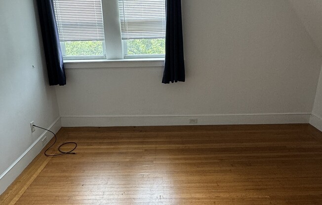 3 beds, 2 baths, 1,600 sqft, $4,200, Unit 3
