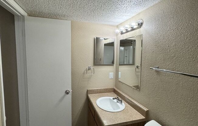 1 bed, 1 bath, 615 sqft, $885, Unit 401