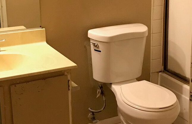 1 BEDROOM 1 BATHROOM APARTMENT AVAILABLE FOR RENT !!!