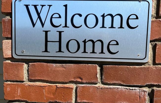 2 beds, 1.5 baths, 933 sqft, $935