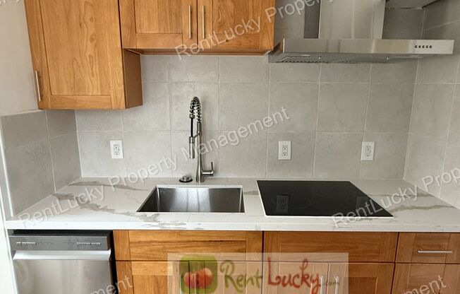 Super-Cute & Remodeled 1-Bedroom MIL Apartment in Great Kirkland Neighborhood FOR RENT!!