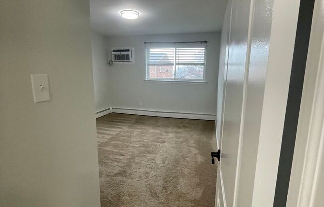 2 beds, 1 bath, 800 sqft, $1,695, Unit B - 13