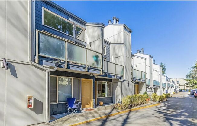 Stunning Sand Point Condo with Loft and Balcony